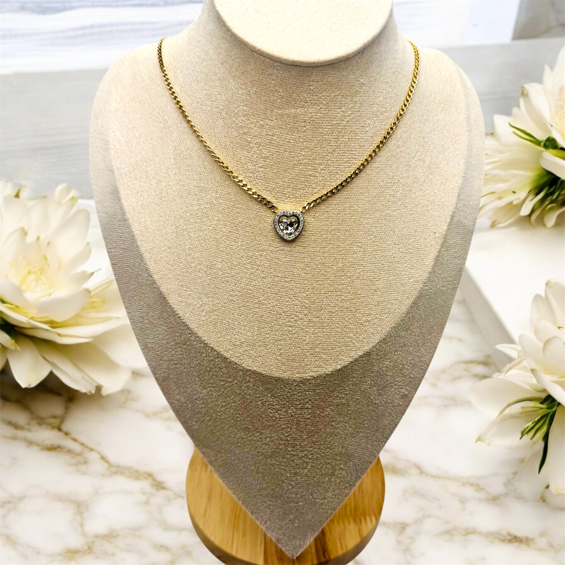 Collier Leiria ajustable en acier inoxydable doré. 