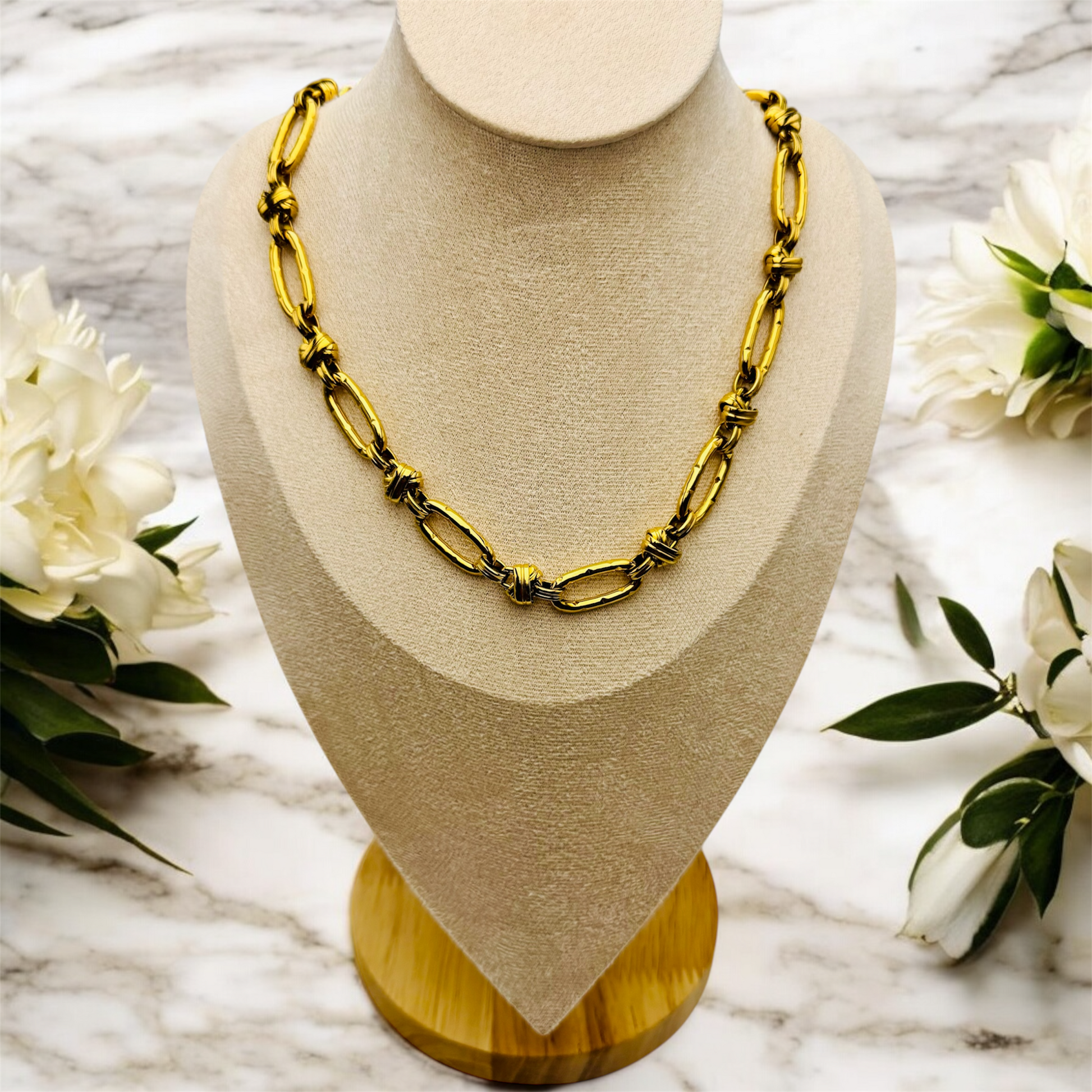 Collier Naples ajustable en acier inoxydable doré. 
