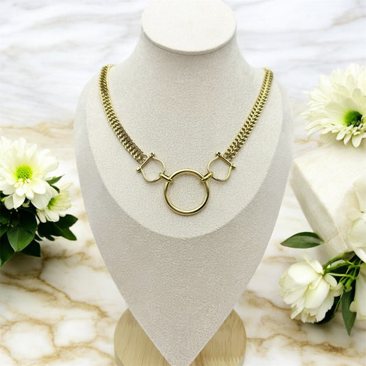 Collier Saint Tropez ajustable en acier inoxydable doré. 