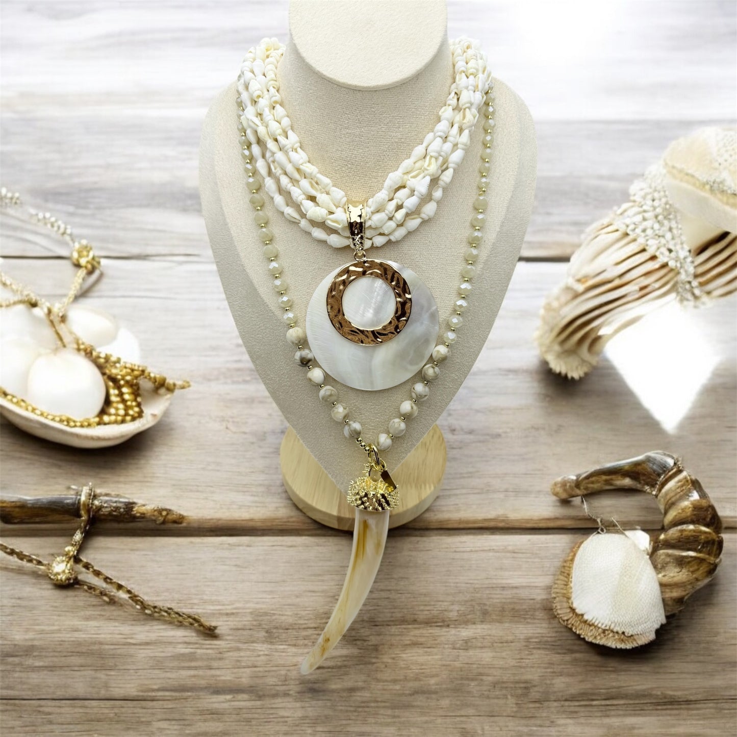 Sautoir Darwin et Collier San Salvador Beige collection Bohème en résine nacré
